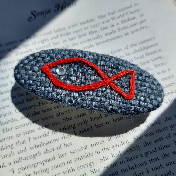 Vintage Barrette Bobby Pin Clip Grey Fabric Fish Japan 1990s ๐ ๐๐ ๐ - Picture 2 of 8